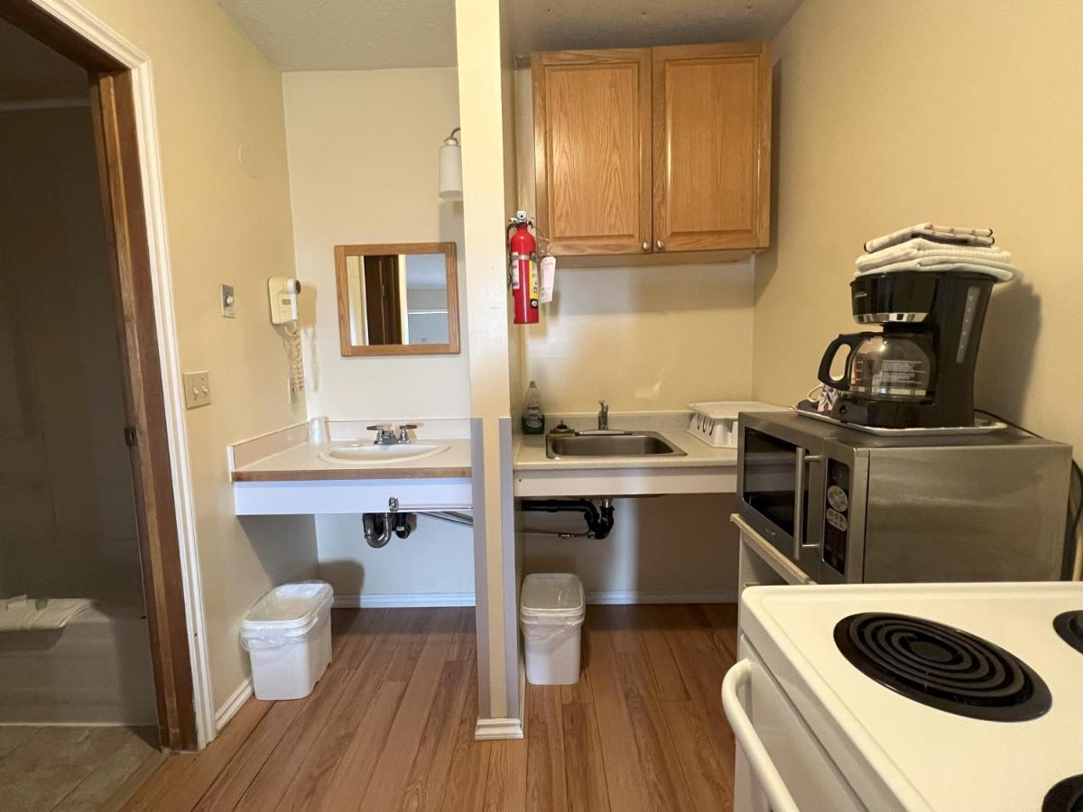 Hillview Motel Vanderhoof ภายนอก รูปภาพ