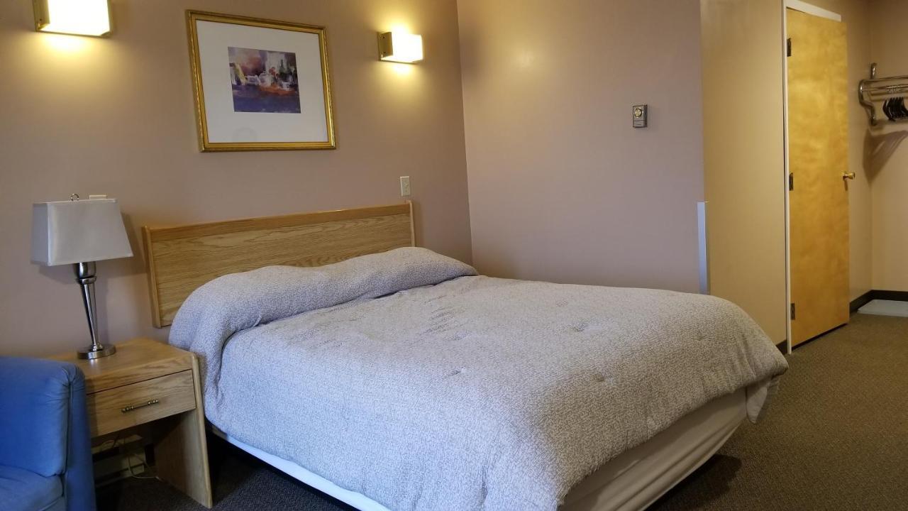 Hillview Motel Vanderhoof ภายนอก รูปภาพ